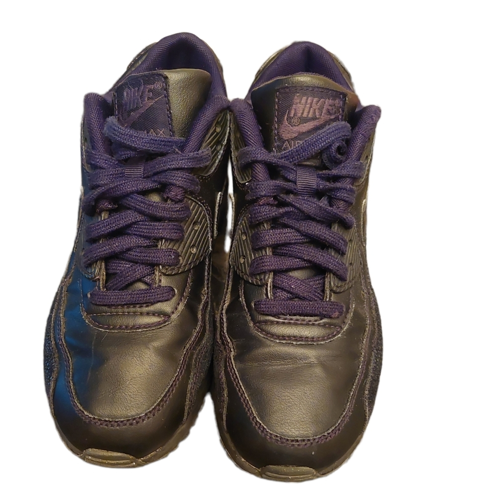Black NIKE AIR MAX sneckers